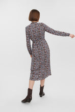Afbeelding in Gallery-weergave laden, Eenvoudige lange shirtjurk - zwart met blauwe bloemen
