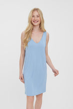 Carica l&#39;immagine nel visualizzatore di Gallery, Filli V-Neck Dress - Blue Bell
