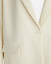 Carregar imagem no visualizador da galeria, Vagna Oversized Blazer - Cream - Sisters Point - White 3
