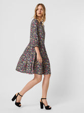 Charger l&#39;image dans la galerie, Simone mini dress - Pink Marguerie - Vero Moda - Pink 4

