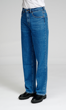 Cargar imagen en el visor de la galería, The Original Performance Loose Jeans - Medium Blue Denim - TeeShoppen - Blue 12
