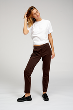 Carregar imagem no visualizador da galeria, The Original Performance Pants - Dark Brown - TeeShoppen - Brown 3
