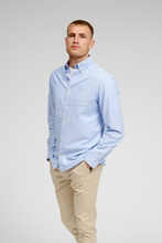 Cargar imagen en el visor de la galería, The Original Performance Oxford Shirt - Cashmere Blue - TeeShoppen - Blue 8
