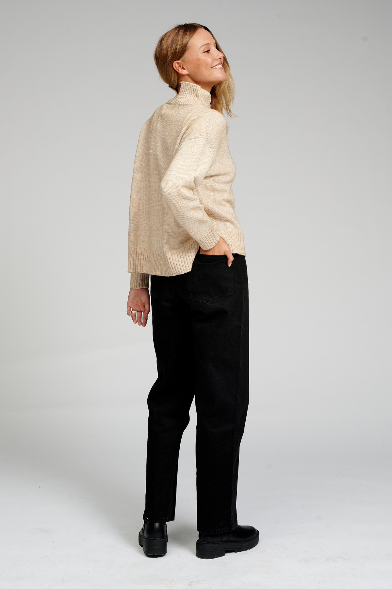 Oversized Knitted Polo-Neck Jumper - Beige - TeeShoppen - Khaki 3