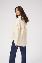 Carregar imagem no visualizador da galeria, Relaxed Shirt - Beige - TeeShoppen - Khaki 2
