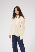 Carregar imagem no visualizador da galeria, Relaxed Shirt - Beige - TeeShoppen - Khaki 5
