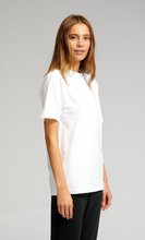 Carregar imagem no visualizador da galeria, Oversized T-shirt - White - TeeShoppen - White 2
