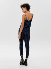 Afbeelding in Gallery-weergave laden, Top with lace details  - Sky captain - Jacqueline de Yong - Black 4
