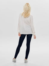 Carregar imagem no visualizador da galeria, Ice long-sleeved blouse - Cloud dancer - Jacqueline de Yong - White 3
