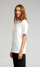 Carregar imagem no visualizador da galeria, Oversized T-shirt - White - TeeShoppen - White 3
