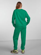 Cargar imagen en el visor de la galería, Chilli Sweatshirt - Parakeet - PIECES - Green 3
