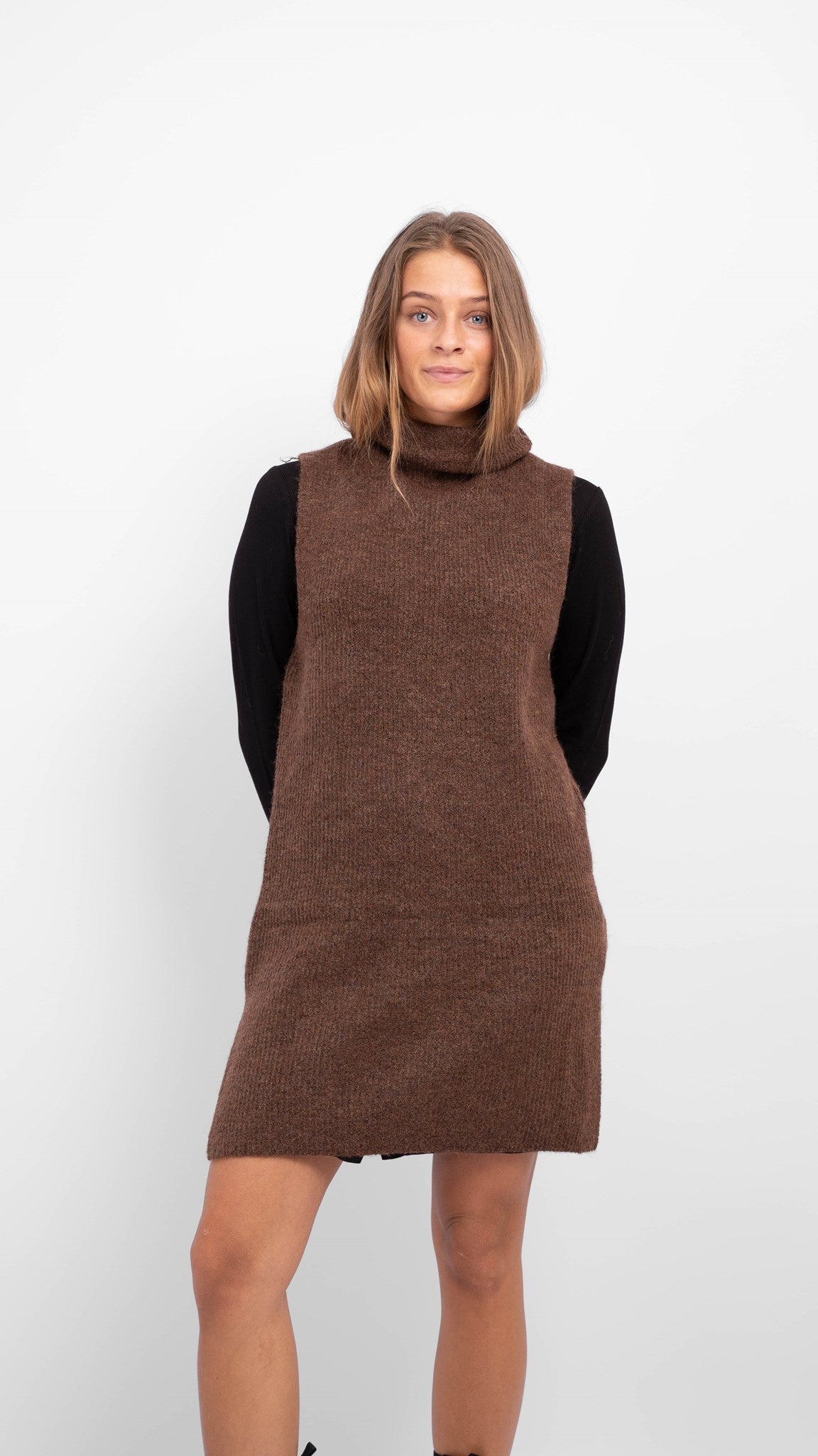 Ellen Long Knit west w. Turtleneck - Chicory Coffee - PIECES - Brown