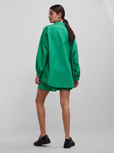 Cargar imagen en el visor de la galería, Chrilina Oversized Shirt - Simple Green - PIECES - Green 3
