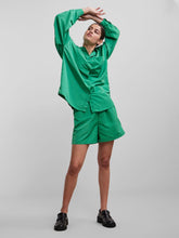 Cargar imagen en el visor de la galería, Chrilina Oversized Shirt - Simple Green - PIECES - Green 4
