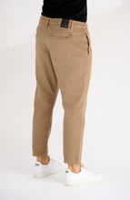 Load image into Gallery viewer, Avi Beam Chino Twill Pants - Shitake - Only &amp; Sons - Khaki 3
