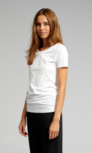 Charger l&#39;image dans la galerie, Fitted T-shirt - White - TeeShoppen - White 3
