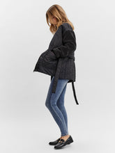 Carregar imagem no visualizador da galeria, Lilla Tinna Teddy jacket - Black - Vero Moda - Black 4
