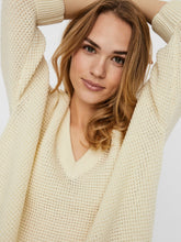 Cargar imagen en el visor de la galería, Leanna knit sweater - Birch - Vero Moda - White 2
