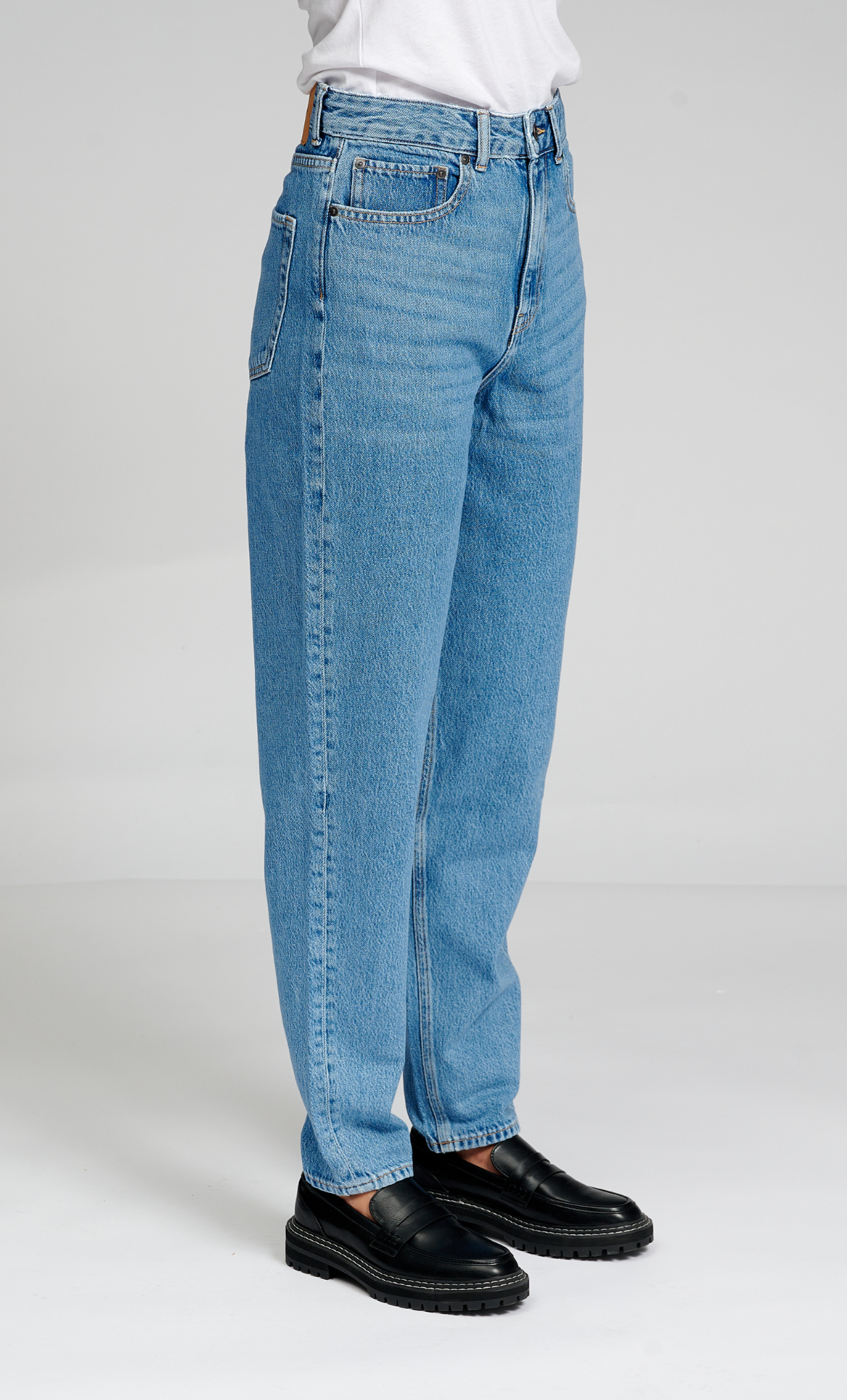 The Original Performance Mom Jeans - Light Blue Denim - TeeShoppen - Blue 7