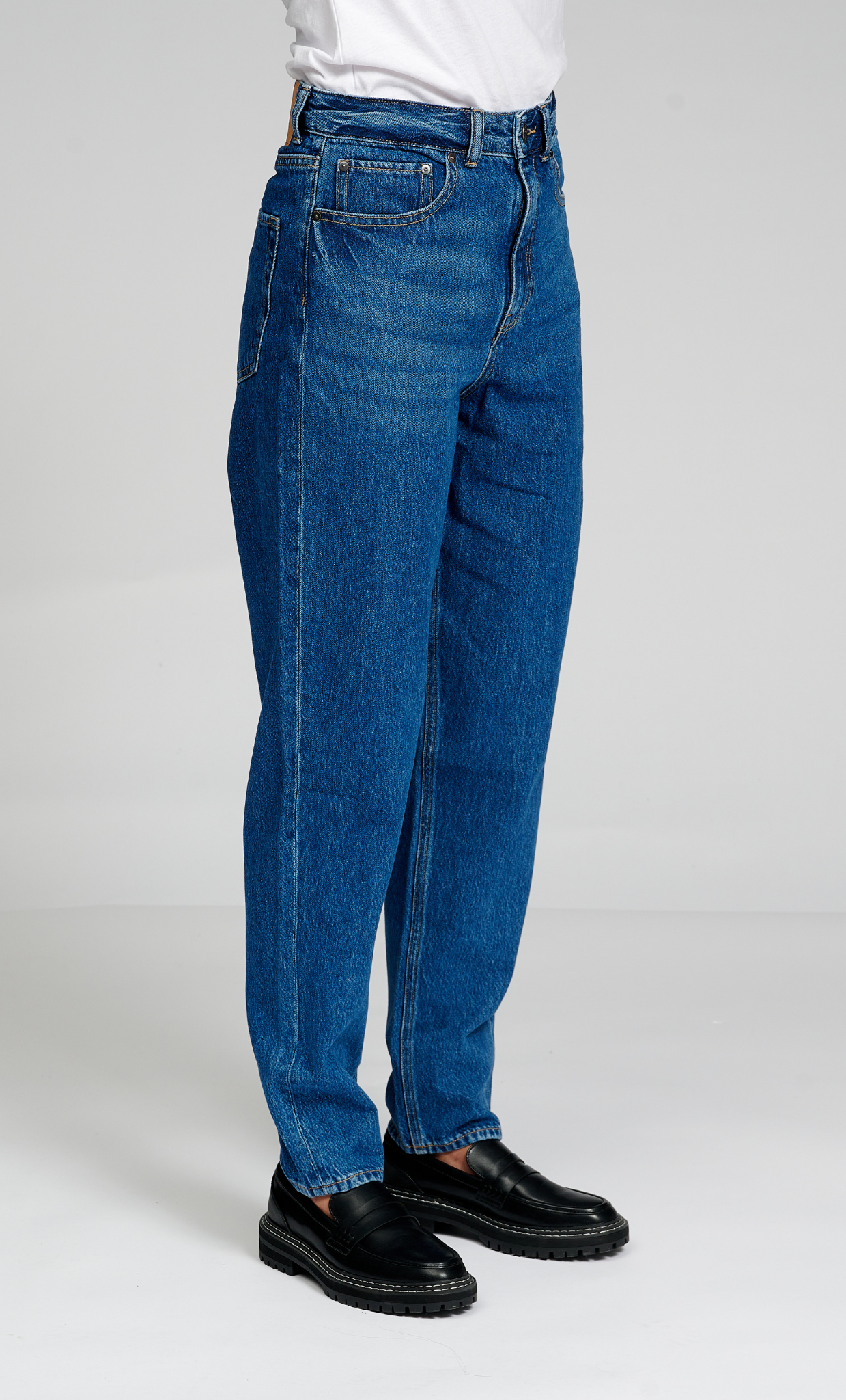 The Original Performance Mom Jeans - Medium Blue Denim - TeeShoppen - Blue 9