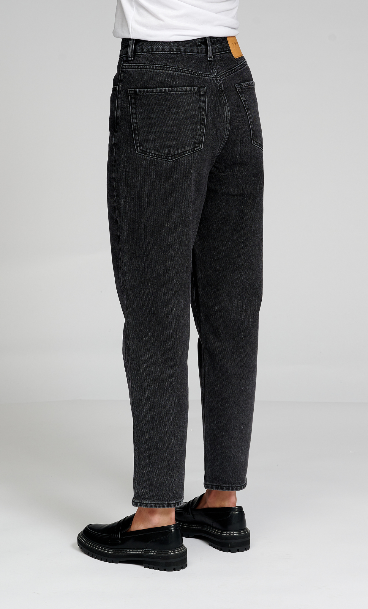 The Original Performance Mom Jeans - Washed Black Denim - TeeShoppen - Black 7