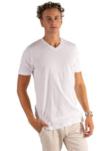 Cargar imagen en el visor de la galería, Basic Vneck t-shirt  - White - TeeShoppen - White
