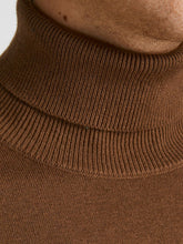 Cargar imagen en el visor de la galería, Knitted turtleneck sweater - Desert Palm - Jack &amp; Jones - Brown 3
