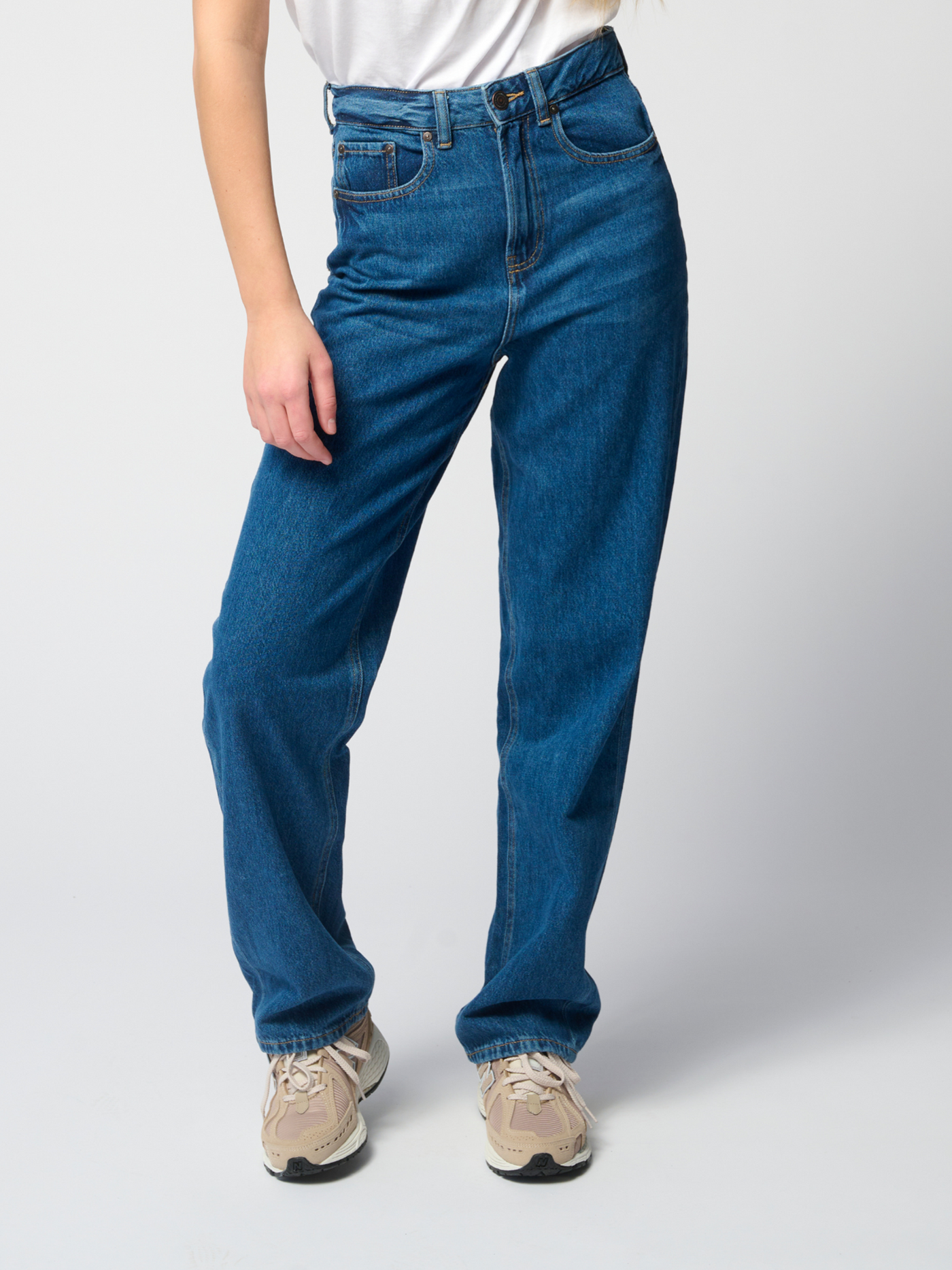 The Original Performance Mom Jeans - Medium Blue Denim - TeeShoppen - Blue 4