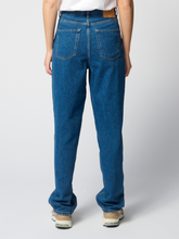 Carregar imagem no visualizador da galeria, The Original Performance Mom Jeans - Medium Blue Denim - TeeShoppen - Blue 2
