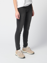 Charger l&#39;image dans la galerie, The Original Performance Skinny Jeans - Washed Black Denim - TeeShoppen - Black 3
