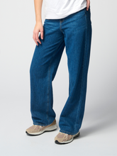 Load image into Gallery viewer, The Original Performance Wide Jeans - Medium Blue Denim - TeeShoppen - Blue 6
