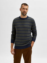 Carregar imagem no visualizador da galeria, Alfie Crewneck - Forest Night - Selected Homme - Blue
