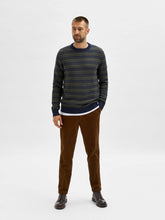 Carregar imagem no visualizador da galeria, Alfie Crewneck - Forest Night - Selected Homme - Blue 2
