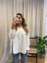 Carregar imagem no visualizador da galeria, Corina Loose Shirt - White - ONLY - White 2
