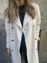 Carregar imagem no visualizador da galeria, Clara Trenchcoat - Sandshell - Object - White 2
