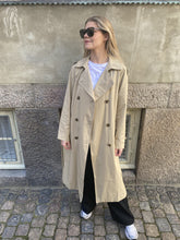 Carregar imagem no visualizador da galeria, Clara Trenchcoat - Humus - Object - Khaki 2
