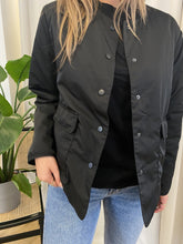 Charger l&#39;image dans la galerie, Eia Short Jacket - Black - Sisters Point - Black
