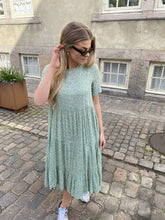 Carregar imagem no visualizador da galeria, Abigail Life Midi Dress - Chinois Green - ONLY - Green 2
