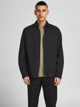 Cargar imagen en el visor de la galería, Logan Linen Overshirt - Black - Jack &amp; Jones - Black 6
