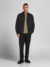 Cargar imagen en el visor de la galería, Logan Linen Overshirt - Black - Jack &amp; Jones - Black 2
