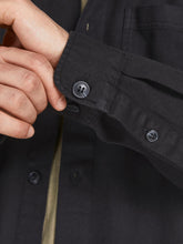 Cargar imagen en el visor de la galería, Logan Linen Overshirt - Black - Jack &amp; Jones - Black 4
