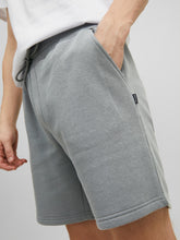 Charger l&#39;image dans la galerie, Star Sweat Shorts - Sedona Sage - Jack &amp; Jones - Grey 2
