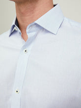 Cargar imagen en el visor de la galería, Royal Detail Shirt - White - Jack &amp; Jones - White 2
