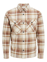 Afbeelding in Gallery-weergave laden, Mark Twill Overshirt - Toffee - Jack &amp; Jones - Brown 5
