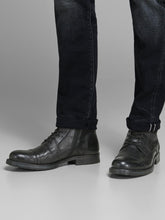 Carregar imagem no visualizador da galeria, Russel Leather Boots - Anthracite - Jack &amp; Jones - Black
