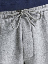 Charger l&#39;image dans la galerie, Star Sweat Shorts - Light Gray Melange - Jack &amp; Jones - Grey 6
