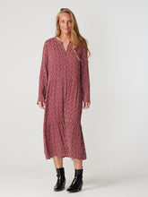 Carregar imagem no visualizador da galeria, Anna long-sleeved dress - Sundried Tomato - Amis de Copenhague - Red
