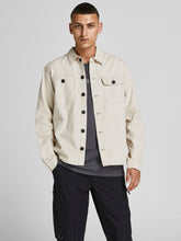 Cargar imagen en el visor de la galería, Coben Overshirt - Moonbeam - Jack &amp; Jones - White
