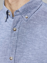 Carregar imagem no visualizador da galeria, Summer Shirt - Faded Denim - Jack &amp; Jones - Blue 2
