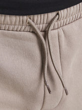 Load image into Gallery viewer, Star Sweat Shorts - Fungi - Jack &amp; Jones - Brown 3
